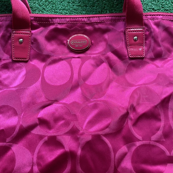 Authentic Coach Large Pink Duffle Bag | Travel Bag | Coach| - Picture 8 of 13